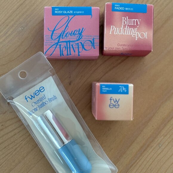 NWT Fwee Makeup Bundle. - Picture 1 of 16